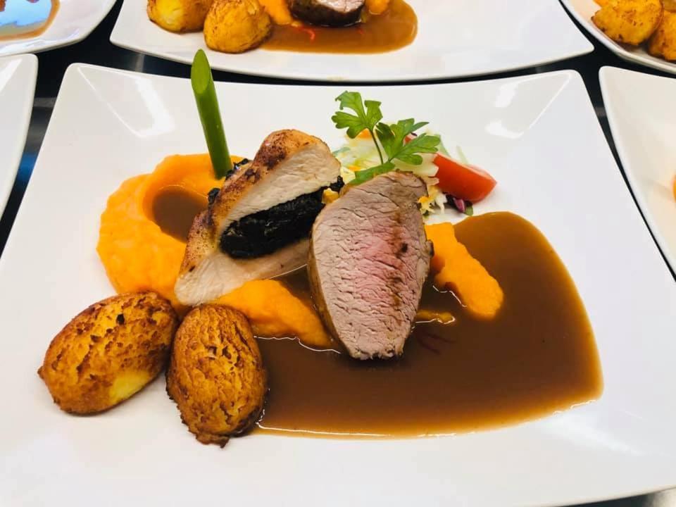 Restauracia Gol Hotel Oravske Vesele Екстериор снимка
