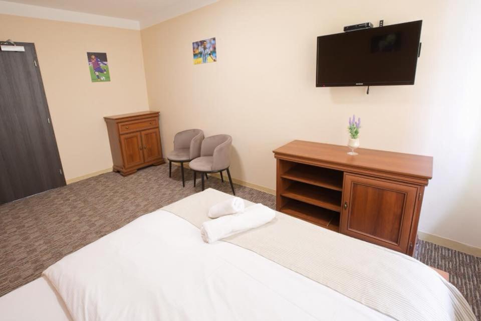 Restauracia Gol Hotel Oravske Vesele Екстериор снимка