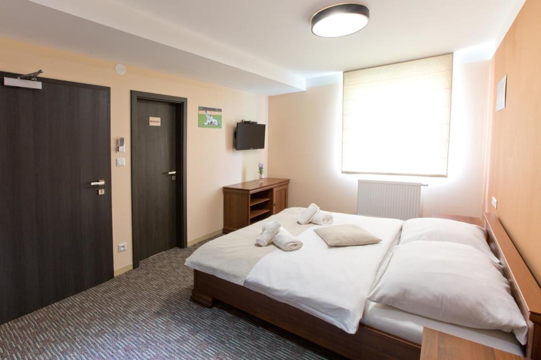 Restauracia Gol Hotel Oravske Vesele Екстериор снимка